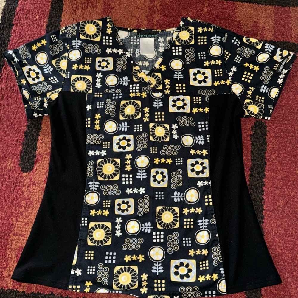 Cherokee Scrub Top‎